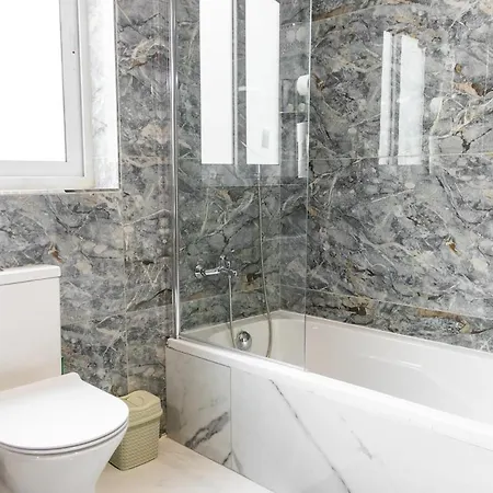 Brand New 3br In Apartment *