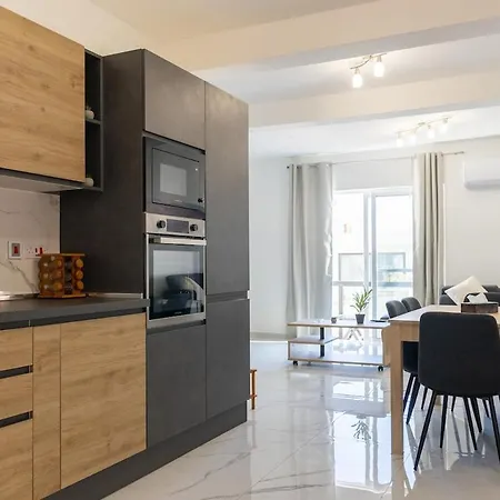 Apartment Brand New 3br In *